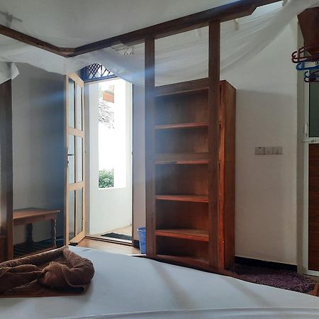 Bed and Breakfast Kajificheni House Нунгви Экстерьер фото