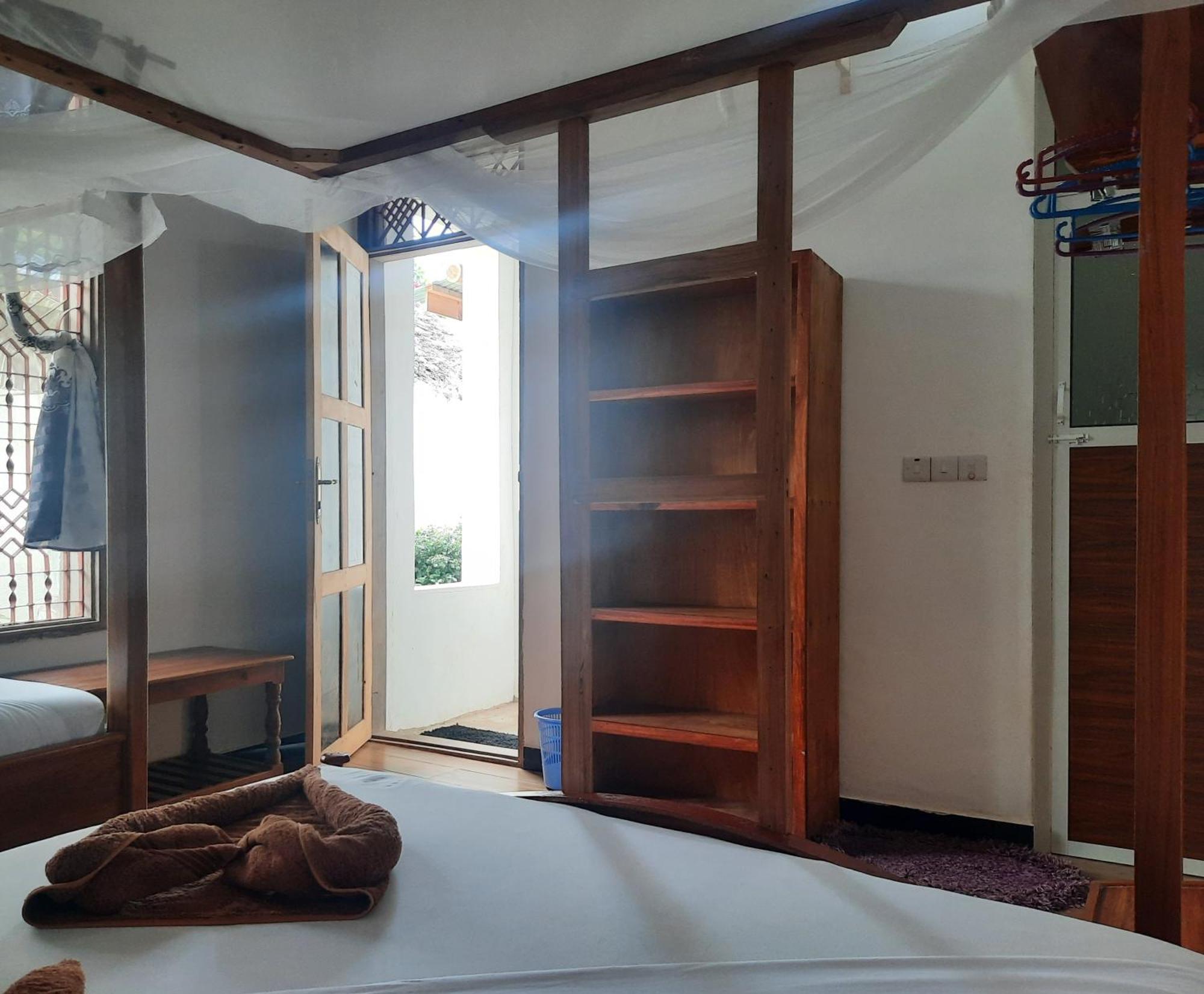 Bed and Breakfast Kajificheni House Нунгви Экстерьер фото